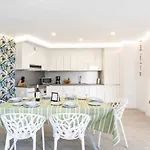 Ocean Garden Penthouse 1002 דירה